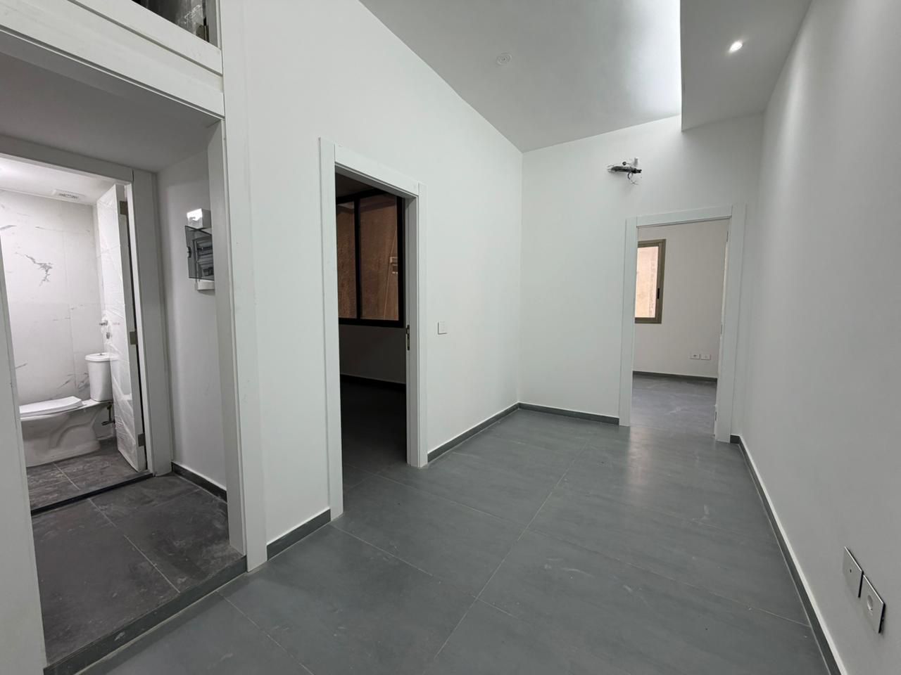 GMC398R Office for rent in Jdeideh - مكتب للإيجار في الجديدة