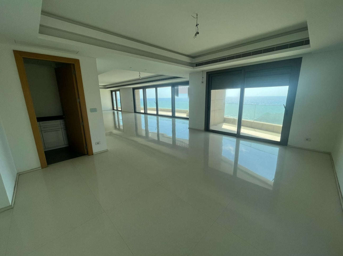 Apartment for sale in Rawcheh - شقة للبيع في الروشة GM106AY