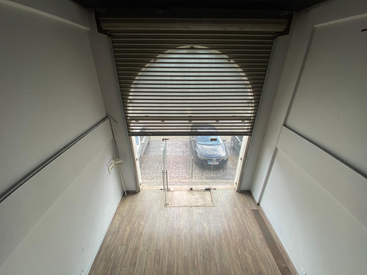 Shop For Rent In Jbeil - محل للإيجار في جبيل - GM142MM