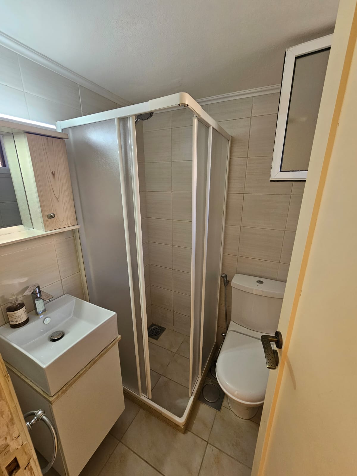 Studio For Rent In Blat - استوديو للإيجار بلاط - GM132RA