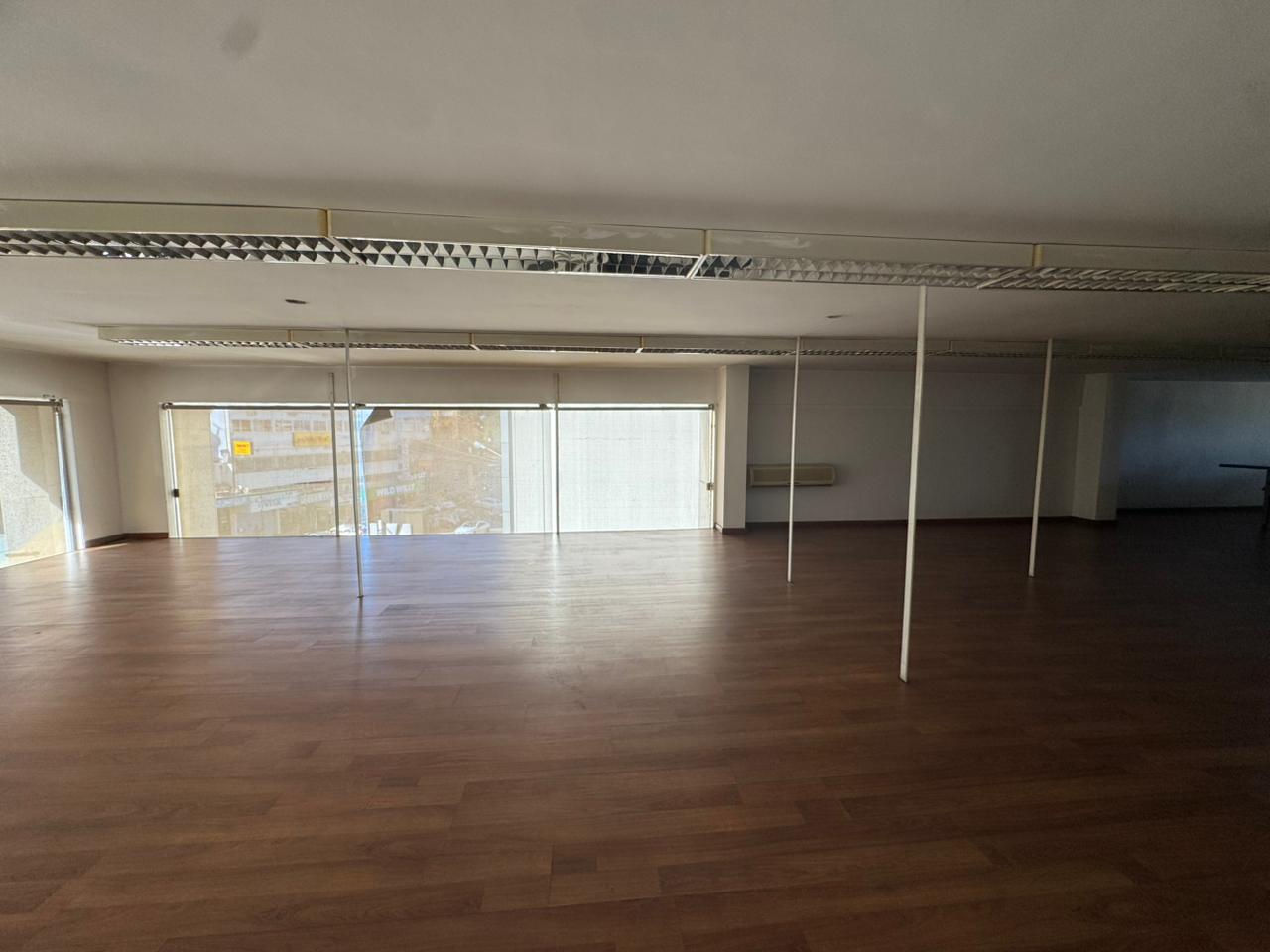 Showroom for rent in Mazrat Yachouh - صالة عرض للإيجار في مزرعة يشوع GM429R