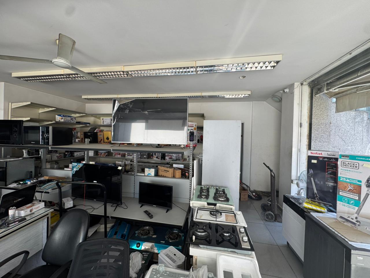 Showroom for rent in Mazrat Yachouh - صالة عرض للإيجار في مزرعة يشوع GM429R