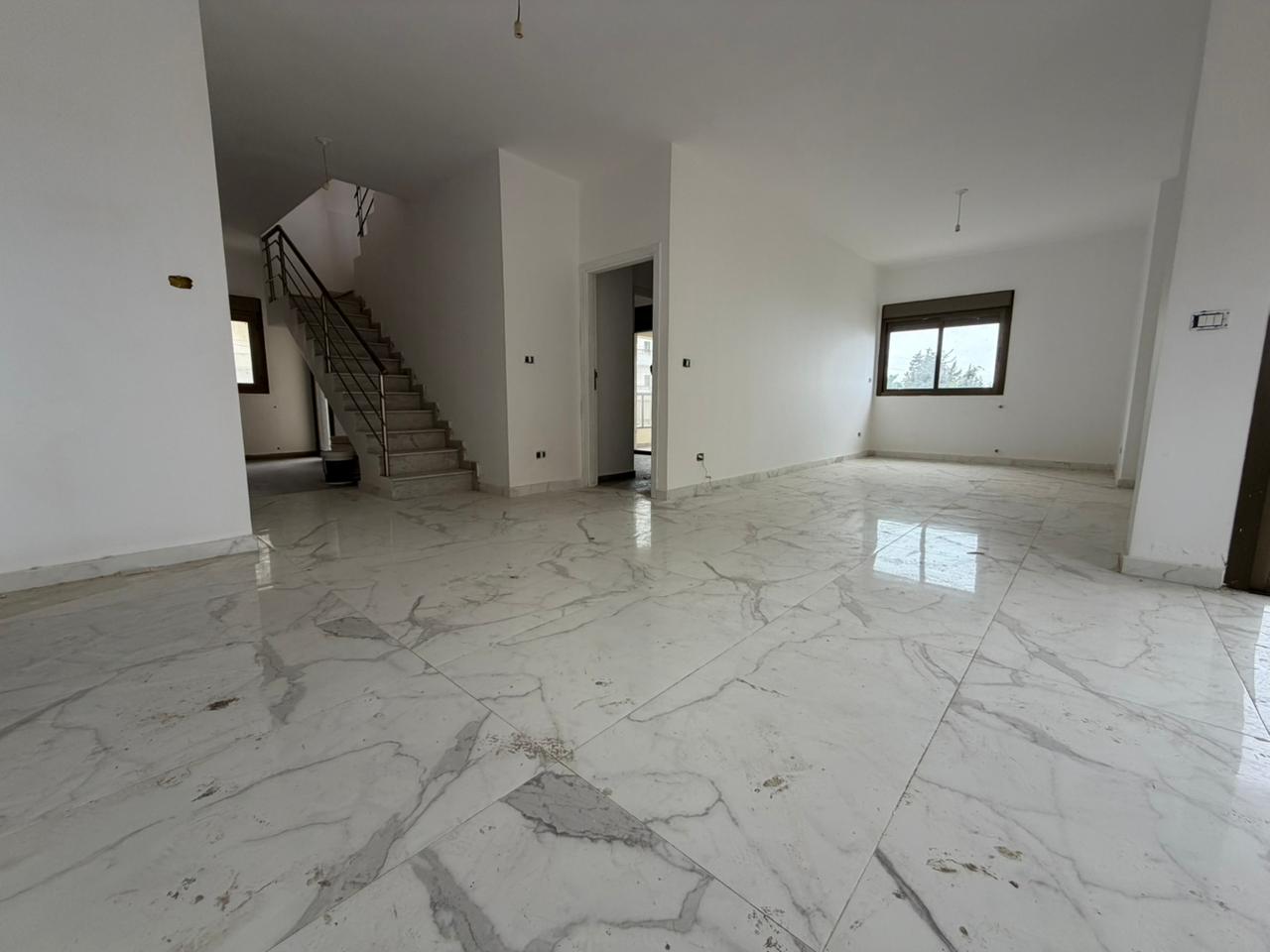 GMB123JC - Duplex With Roof For Rent In Blat - شقة دوبلكس