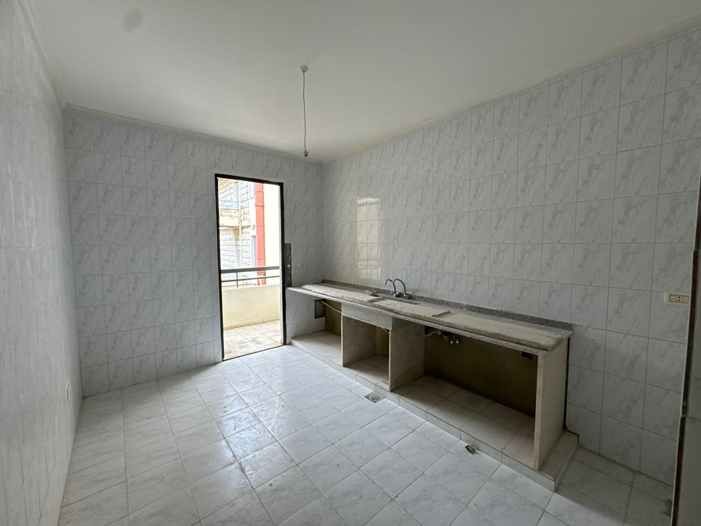 GMC460R Apartment for sale in Jouret El Ballout - شقة للبيع