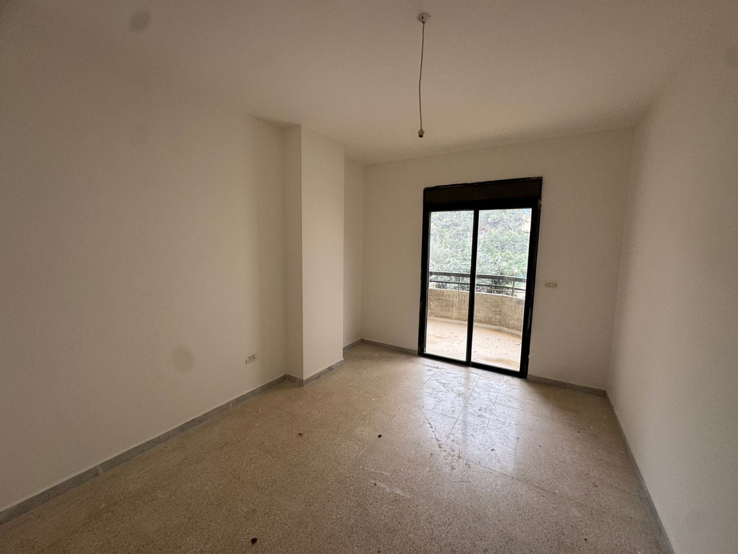 GMC460R Apartment for sale in Jouret El Ballout - شقة للبيع