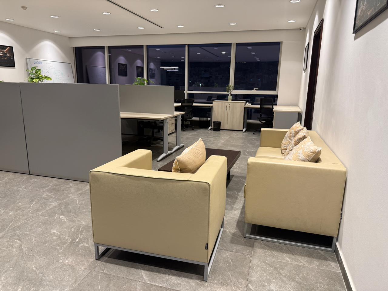 GMC465R Office for rent in Salloumi - مكتب للإيجار في الصالومي