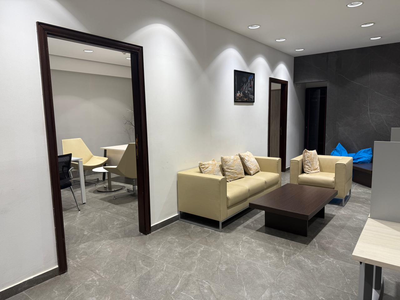 GMC465R Office for rent in Salloumi - مكتب للإيجار في الصالومي