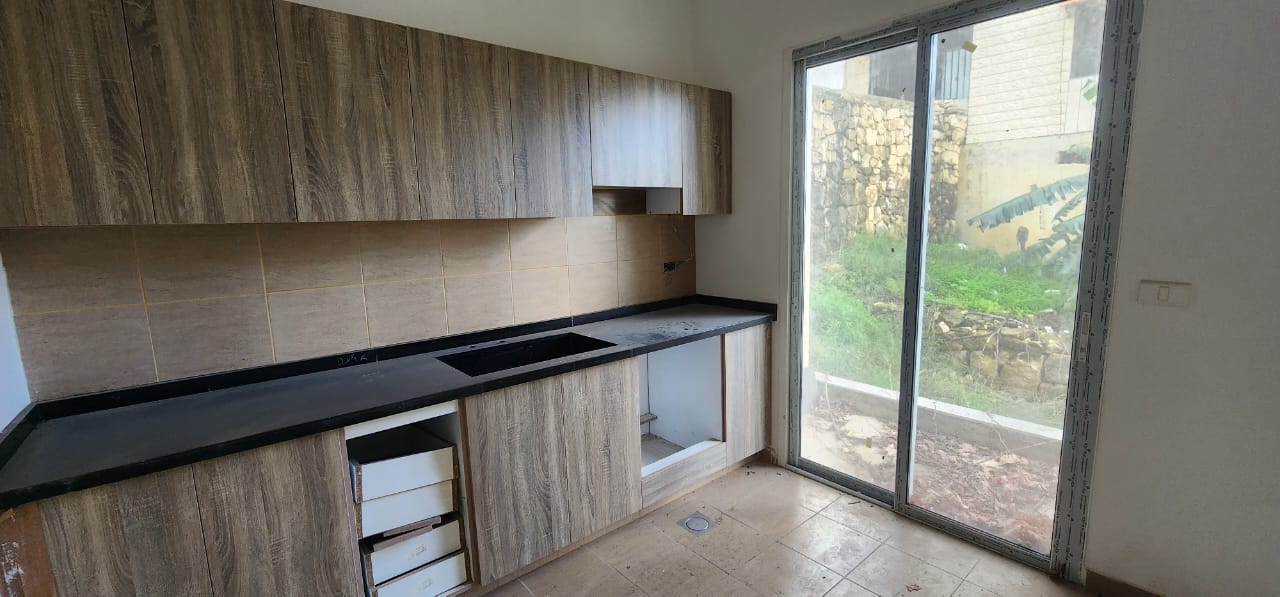 GMC243AJ Apartment for sale in Aylout - شقة للبيع في عيلوت