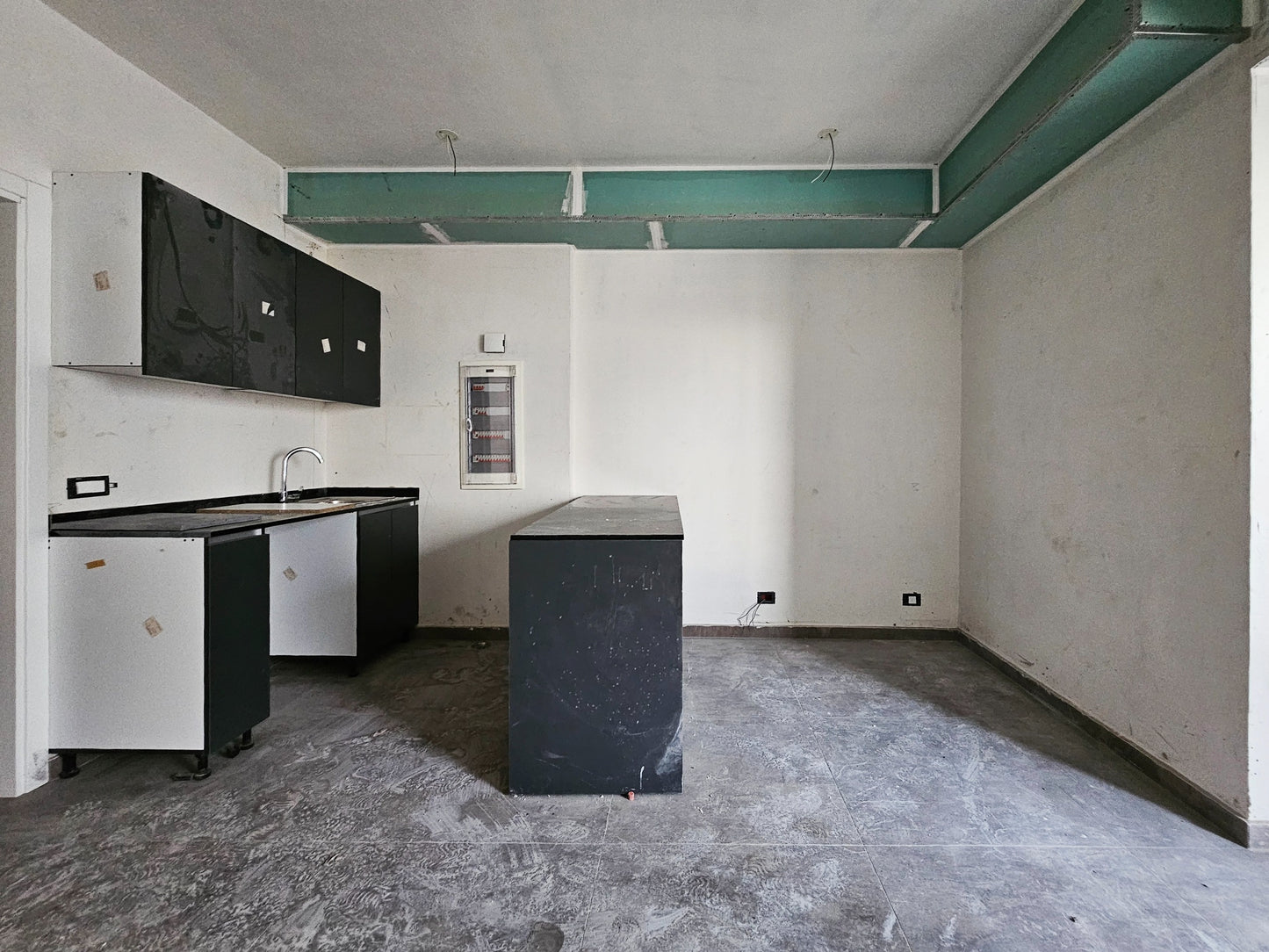 GMC163LG Apartment for sale in Achrafieh - شقة للبيع في الأشرفية