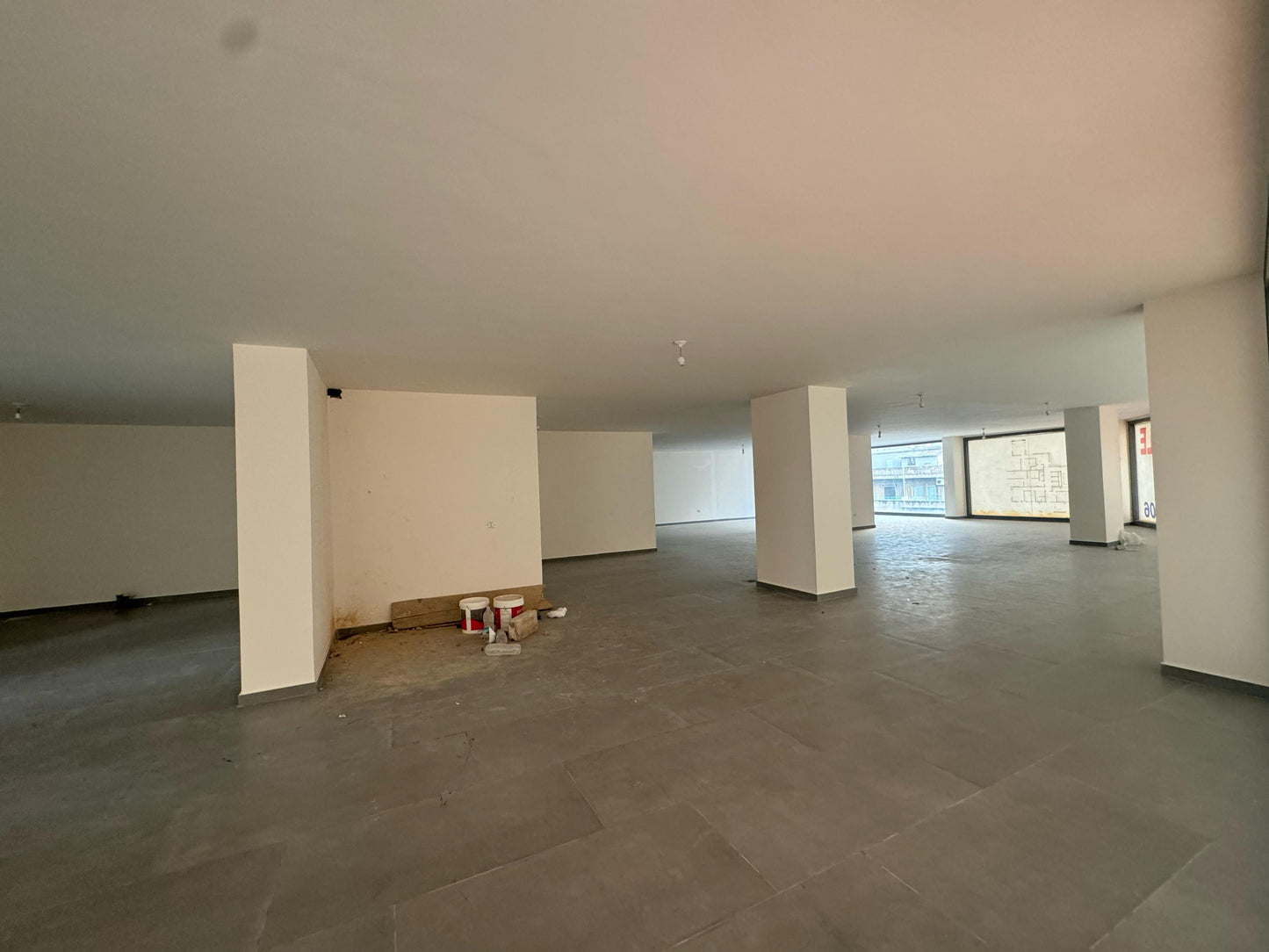 Show Room for rent in Zalka - معرض للايجار في زلقا