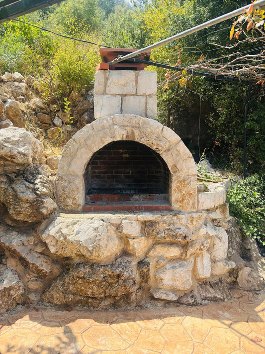 Land with an Old House in Chahtoul - أرض مع منزل قديم في شحتول