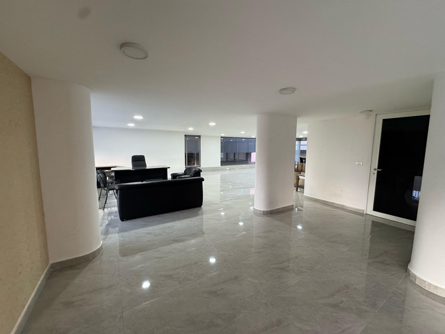 Show Room for rent in Sen El Fil - معرض للإيجار في سن الفيل