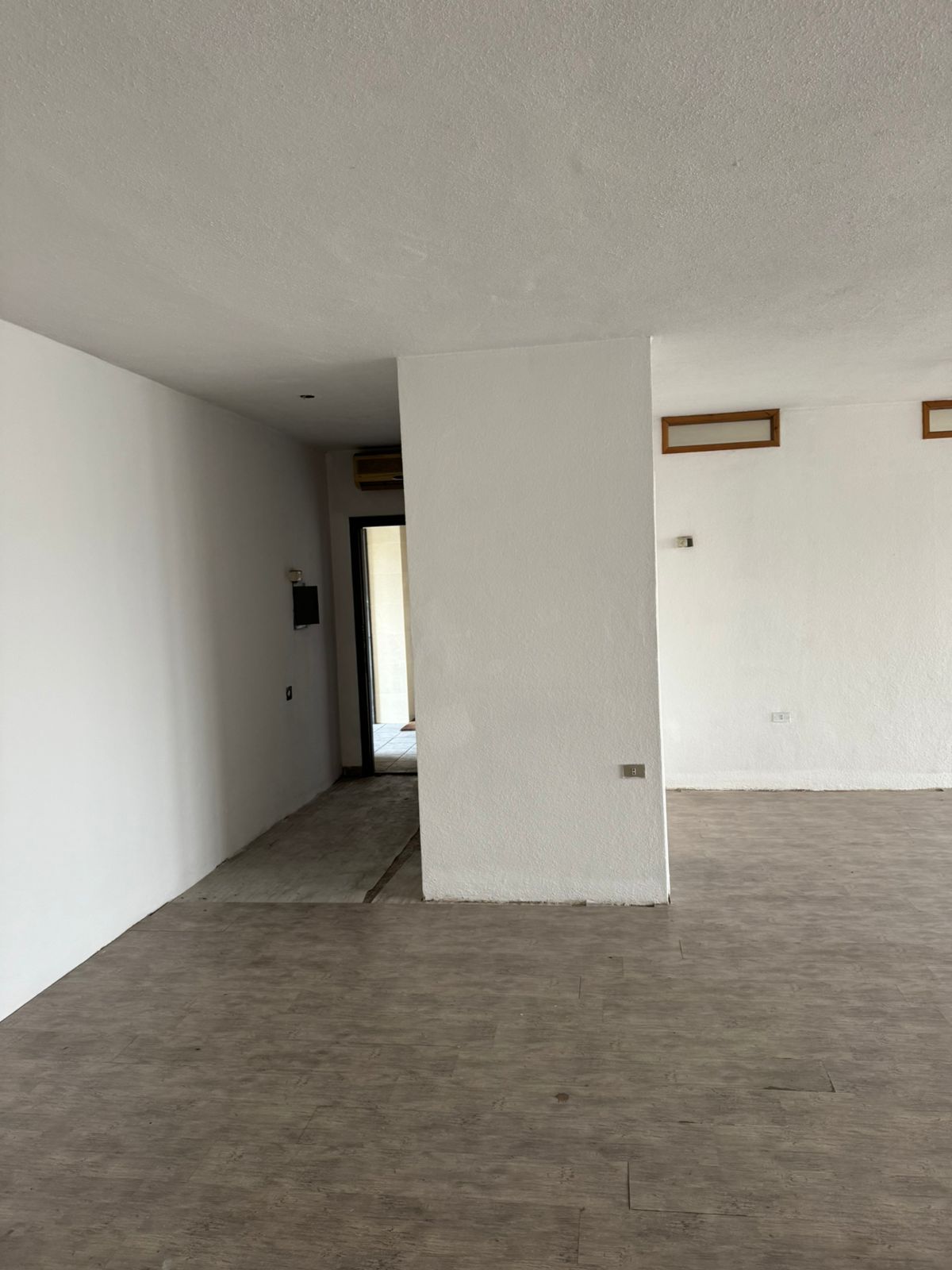 Showroom for sale in Sed El Baouchriyeh - معرض للبيع في سد البوشريه