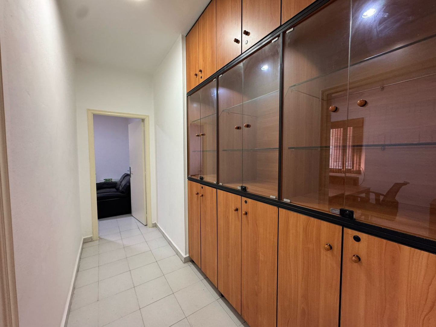 Office for rent in Baouchriyeh - مكتب للإيجار في البوشريه