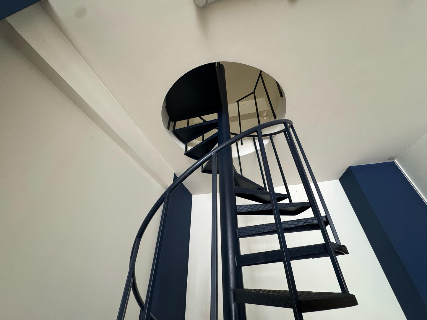 Shop for rent in Jdeideh - محل للإيجار في الجديدة