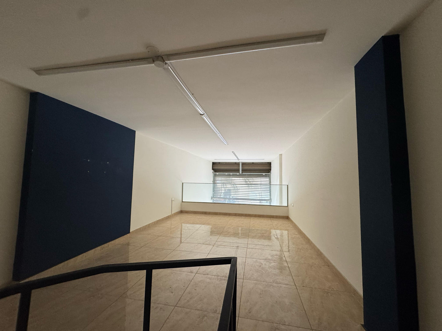 Shop for rent in Jdeideh - محل للإيجار في الجديدة
