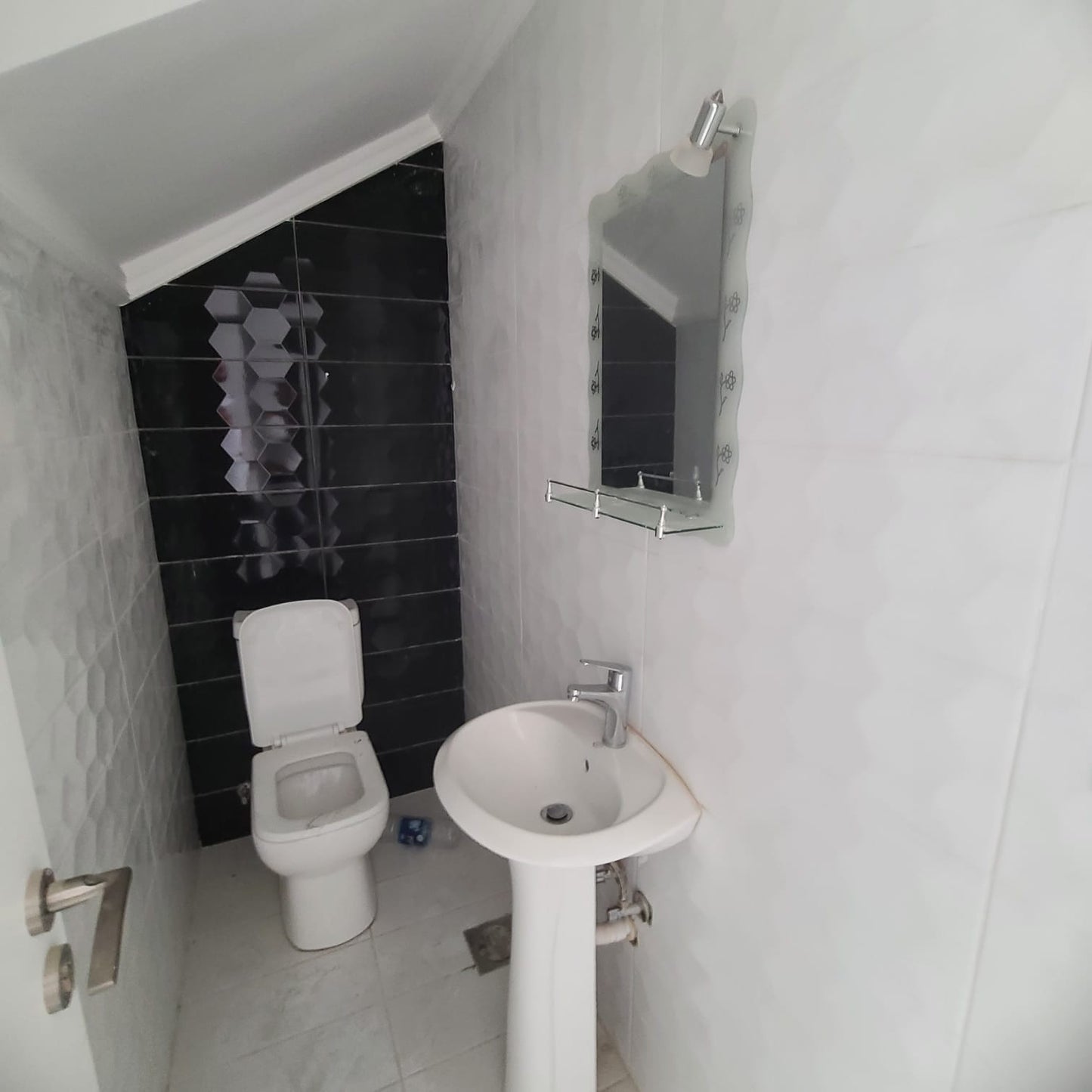 Apartment for sale in Amchit - شقة للبيع في عمشيت