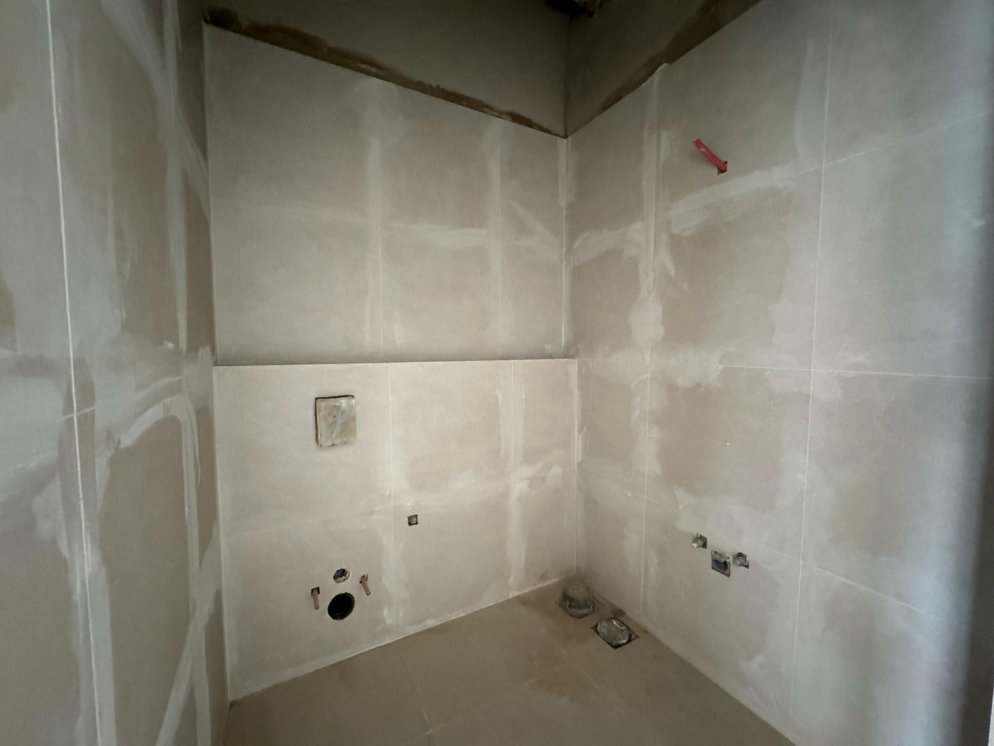 Apartment for sale in Tilal Ain Saadeh -شقة للبيع في تلال عين سعاده