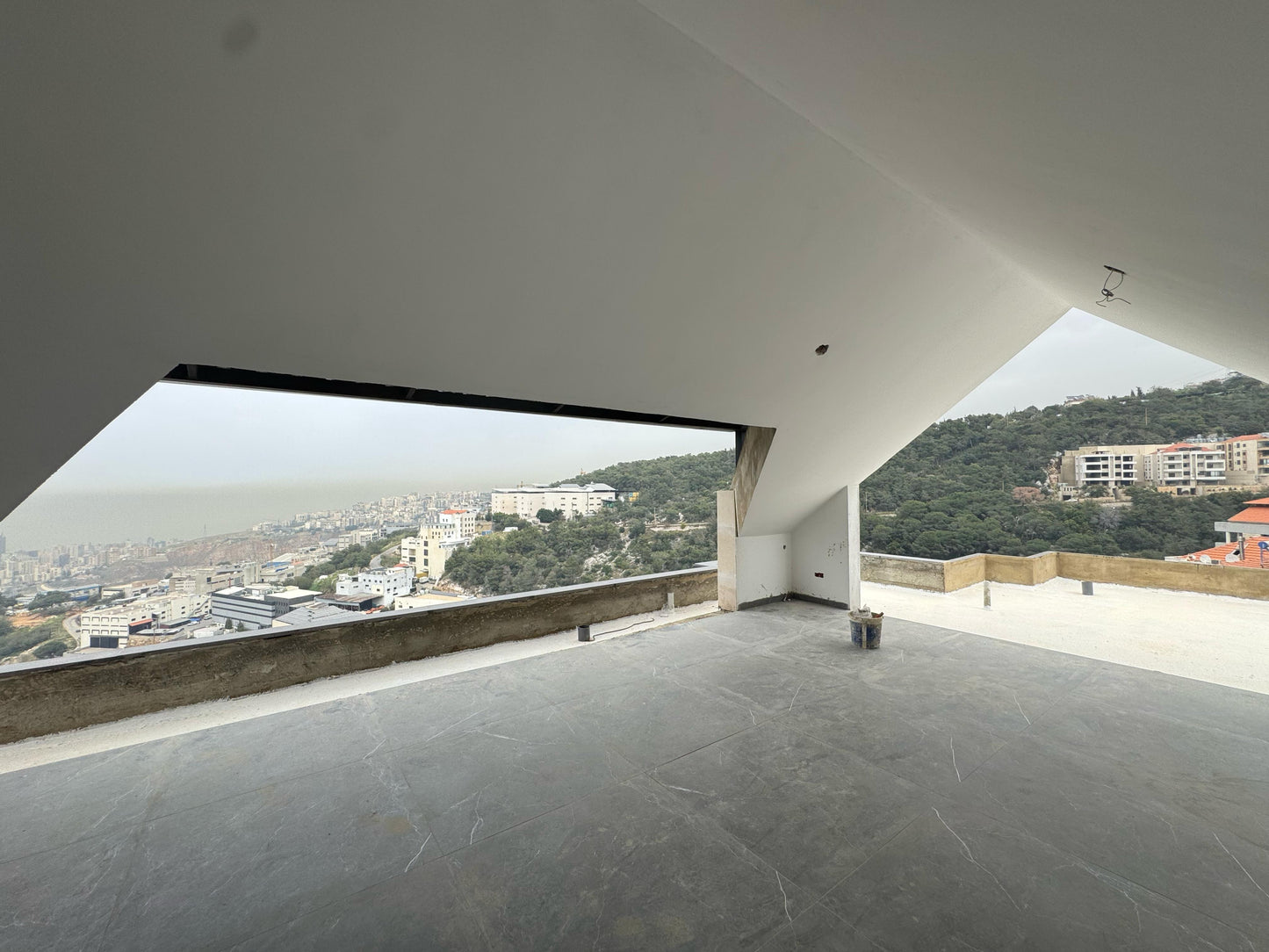 Rooftop for sale in Tilal Ain Saadeh - روف للبيع في تلال عين سعادة