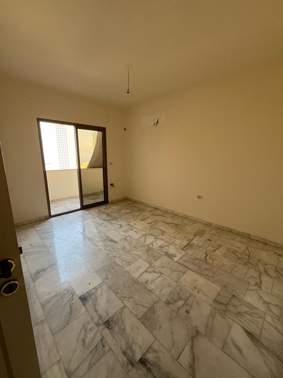 Apartment for sale in Beirut - شقة للبيع في بيروت