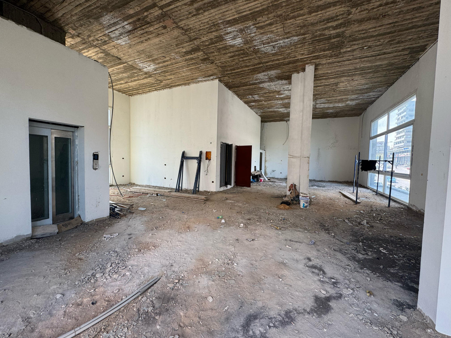 Showroom for rent in Sin El Fil - معرض للإيجار في سن الفيل