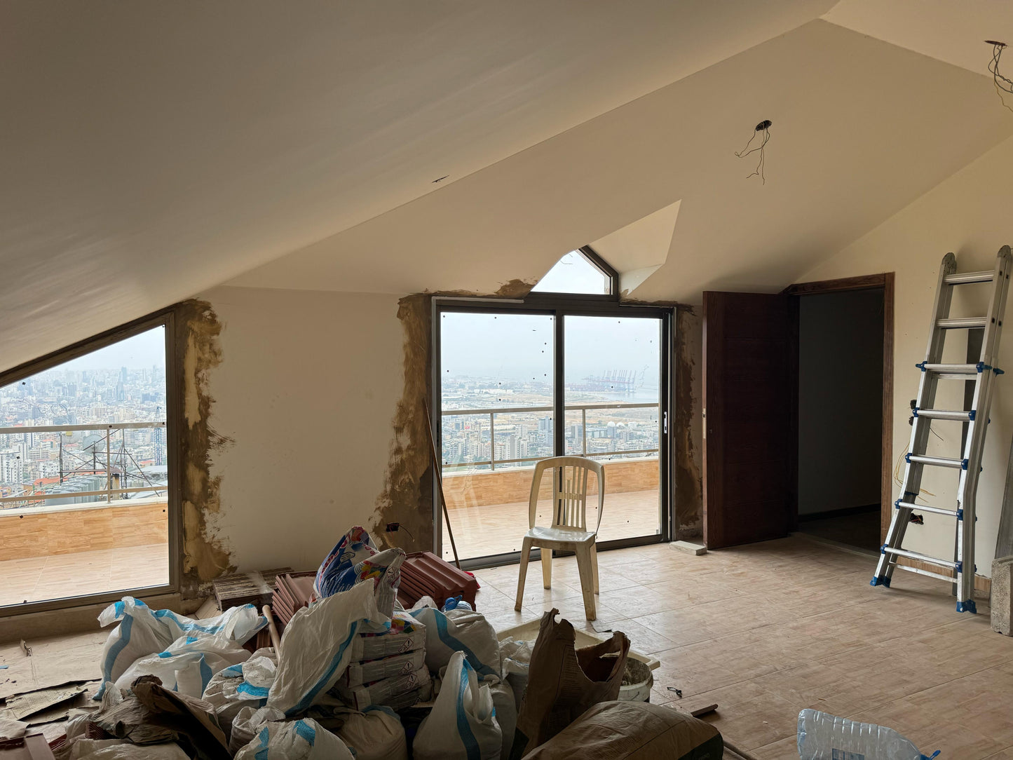 Triplex for sale in Biakout - تريبلكس للبيع في بياقوت