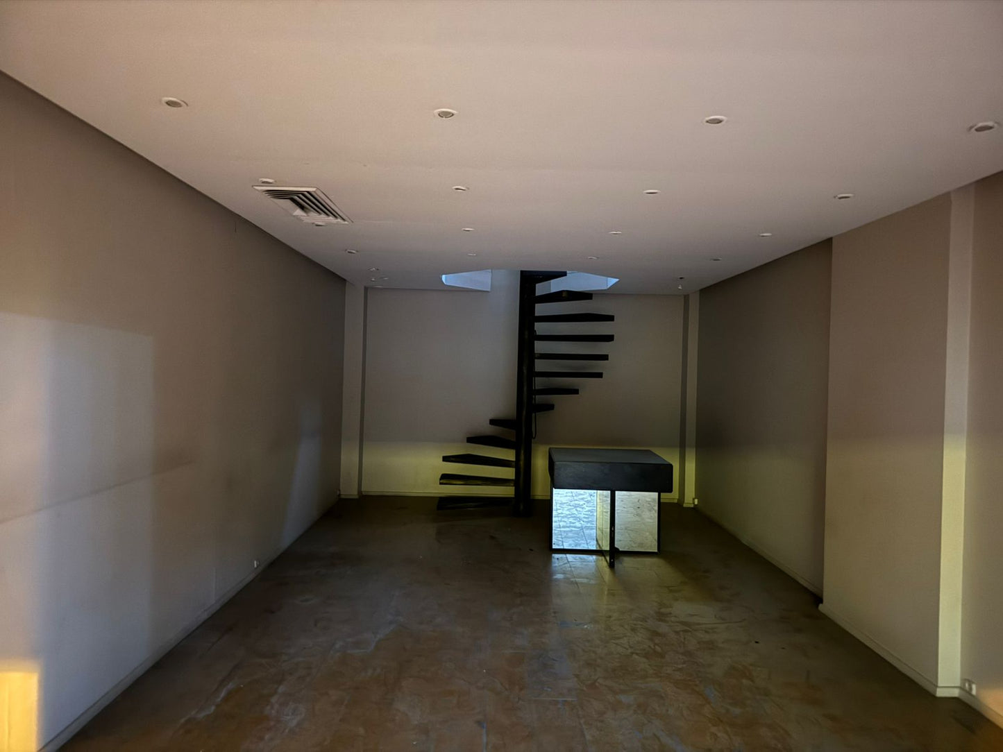 Shop for rent in Zalka - محل للإيجار في الزلقا