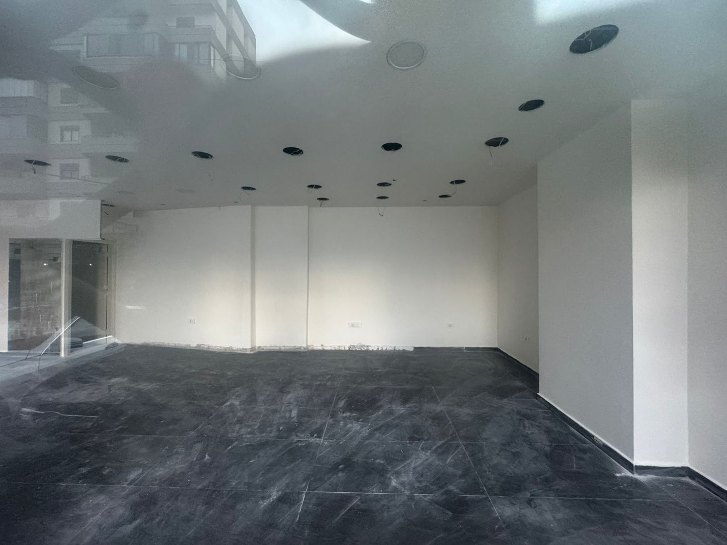 Store for rent in Jdeideh - محل للإيجار في الجديدة