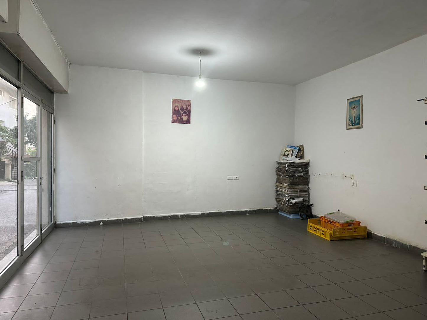 Shop for rent in Jbeil - محل للإيجار في جبيل