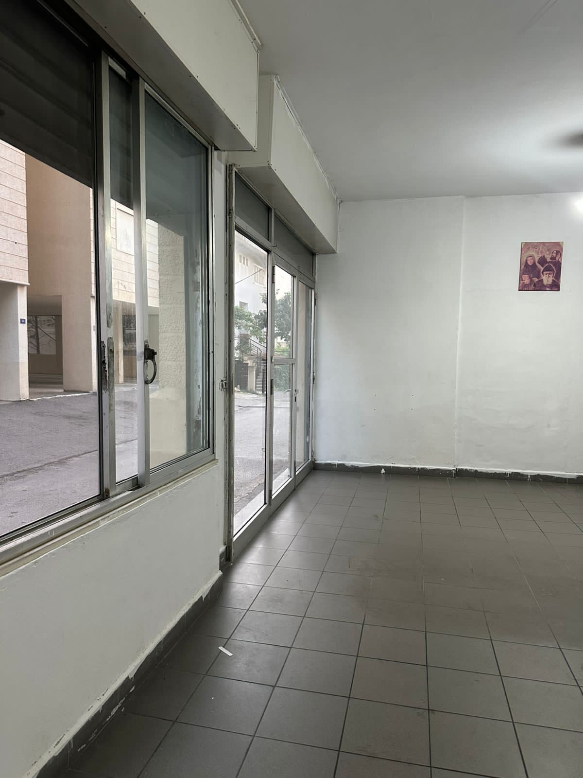 Shop for rent in Jbeil - محل للإيجار في جبيل