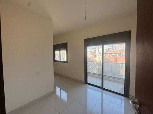 Office for rent in Jdeideh - مكتب للإيجار في الجديدة