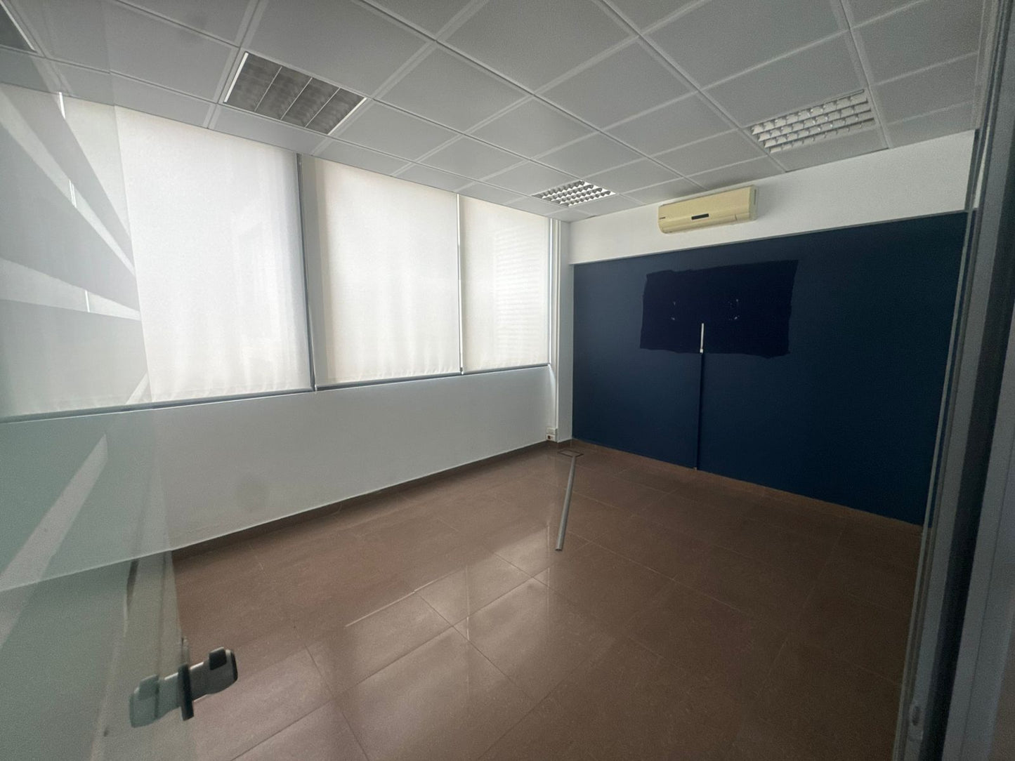 Office for rent in Dbayeh - مكتب للإيجار في ضبية