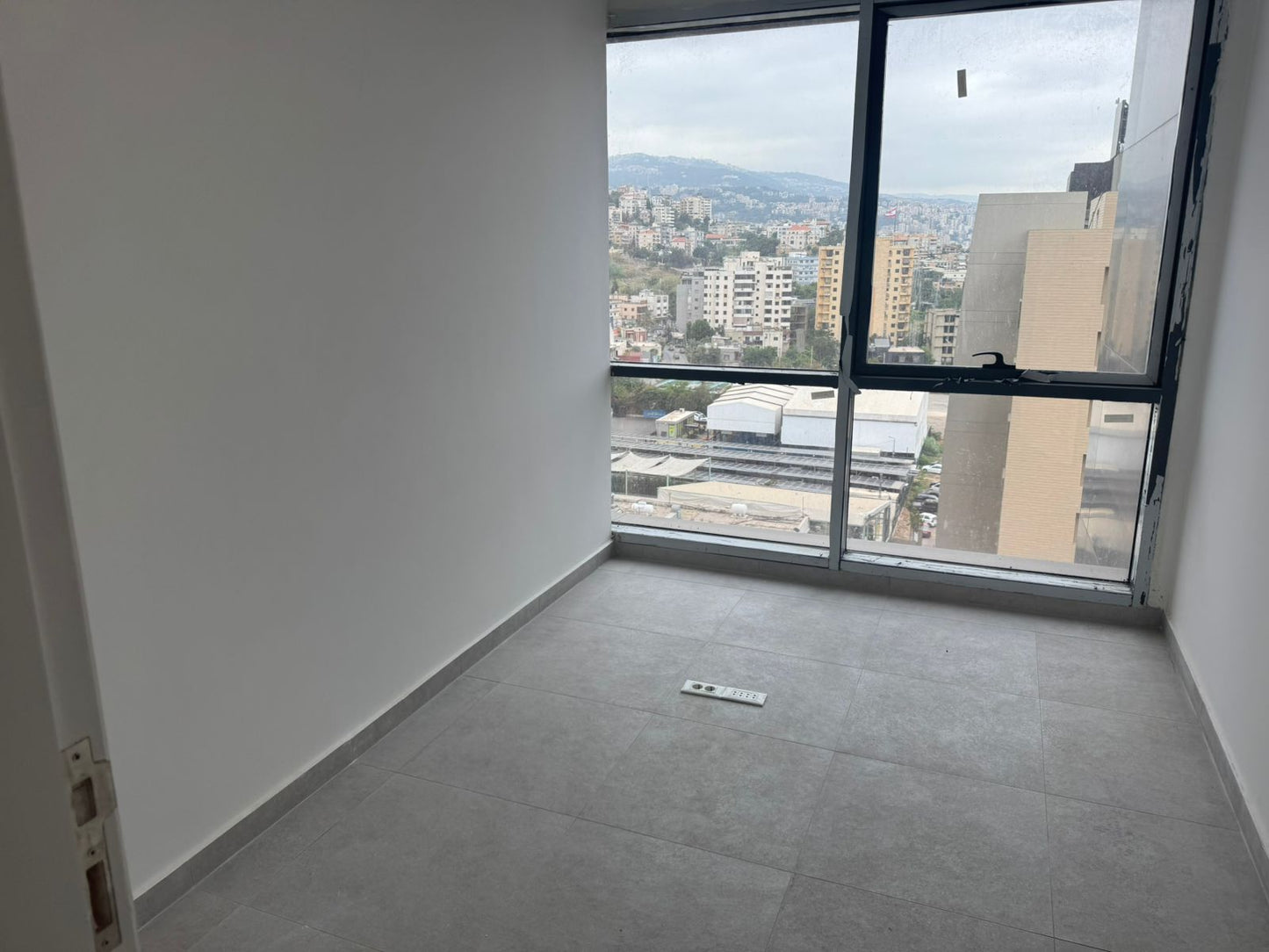 Office for rent in Dbayeh - مكتب للإيجار في ضبية