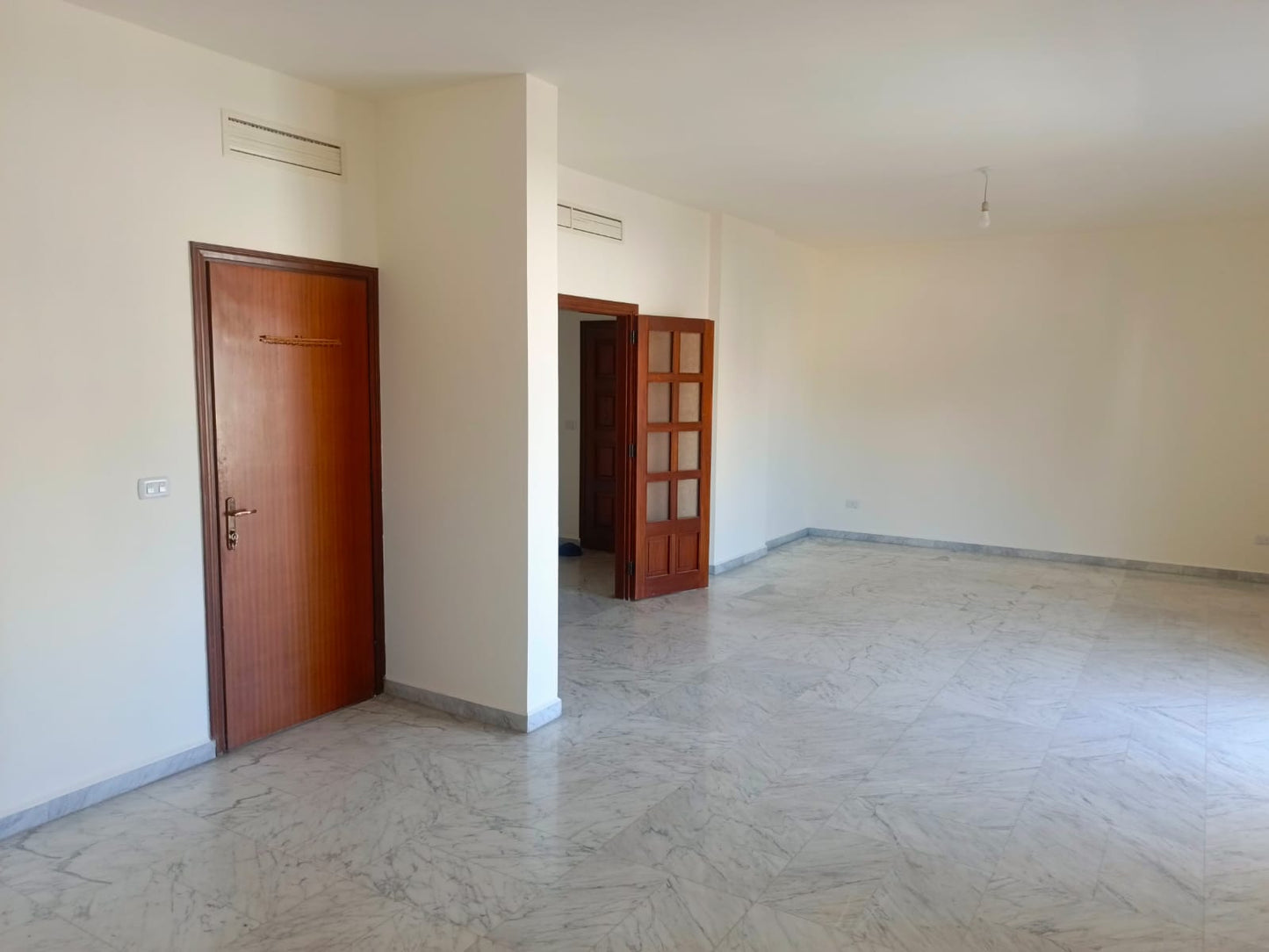 Apartment for rent in Jdeideh - شقة للإيجار في جديدة