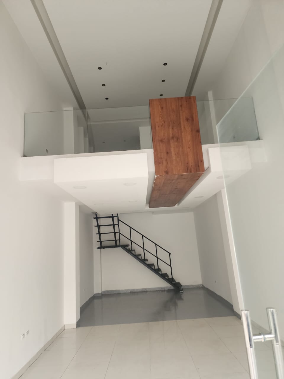 Shop for sale in Sin El Fil - محل للبيع في سن الفيل GM307R