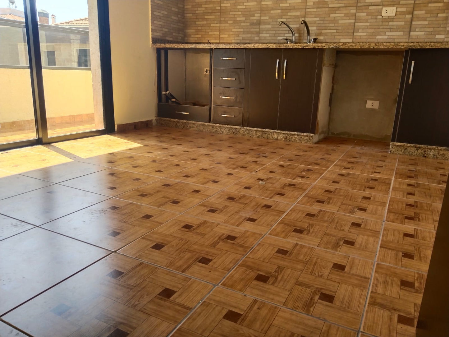 Apartment for sale in Amchit - شقة للبيع في عمشيت GM104EC