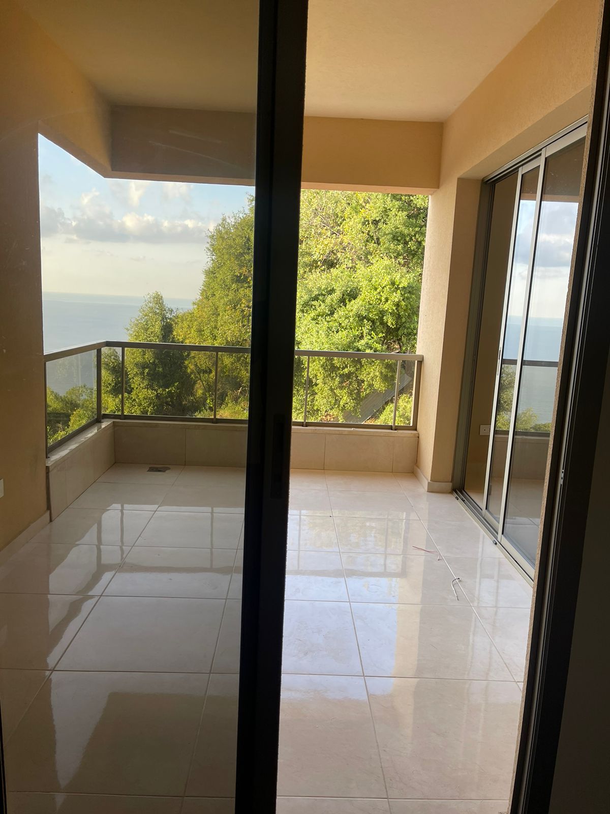 Apartment for sale in Halat - شقة للبيع في حالات GM124RA