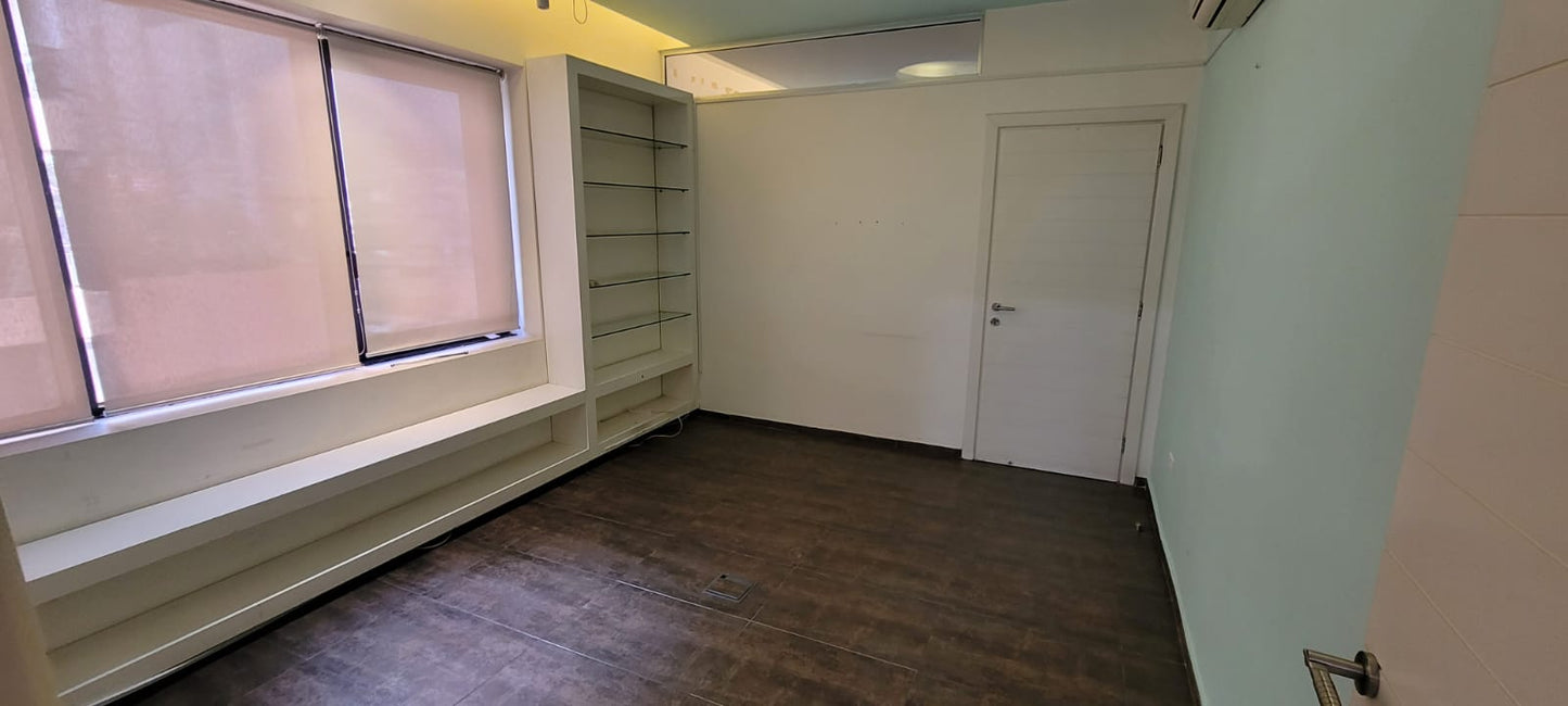 Office for rent in Sin El Fil - مكتب للإيجار في سن الفيل GM312R