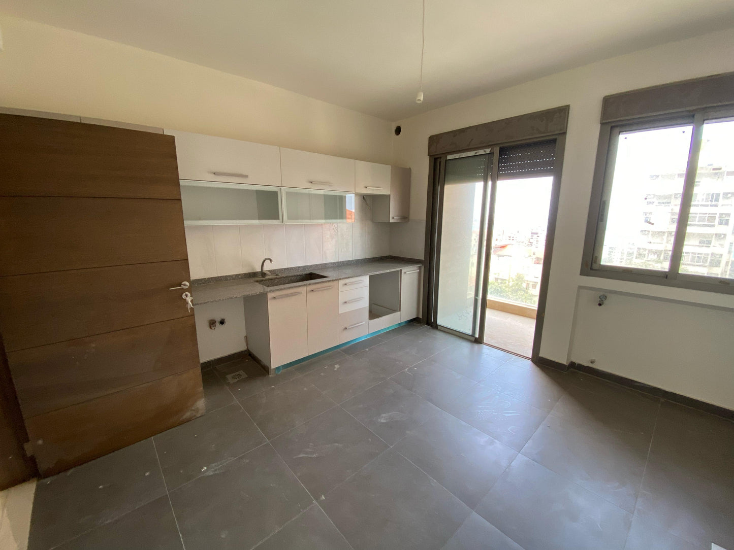 Apartment for sale in Haret Sakher - شقة للبيع في حارة صخر GM100YA