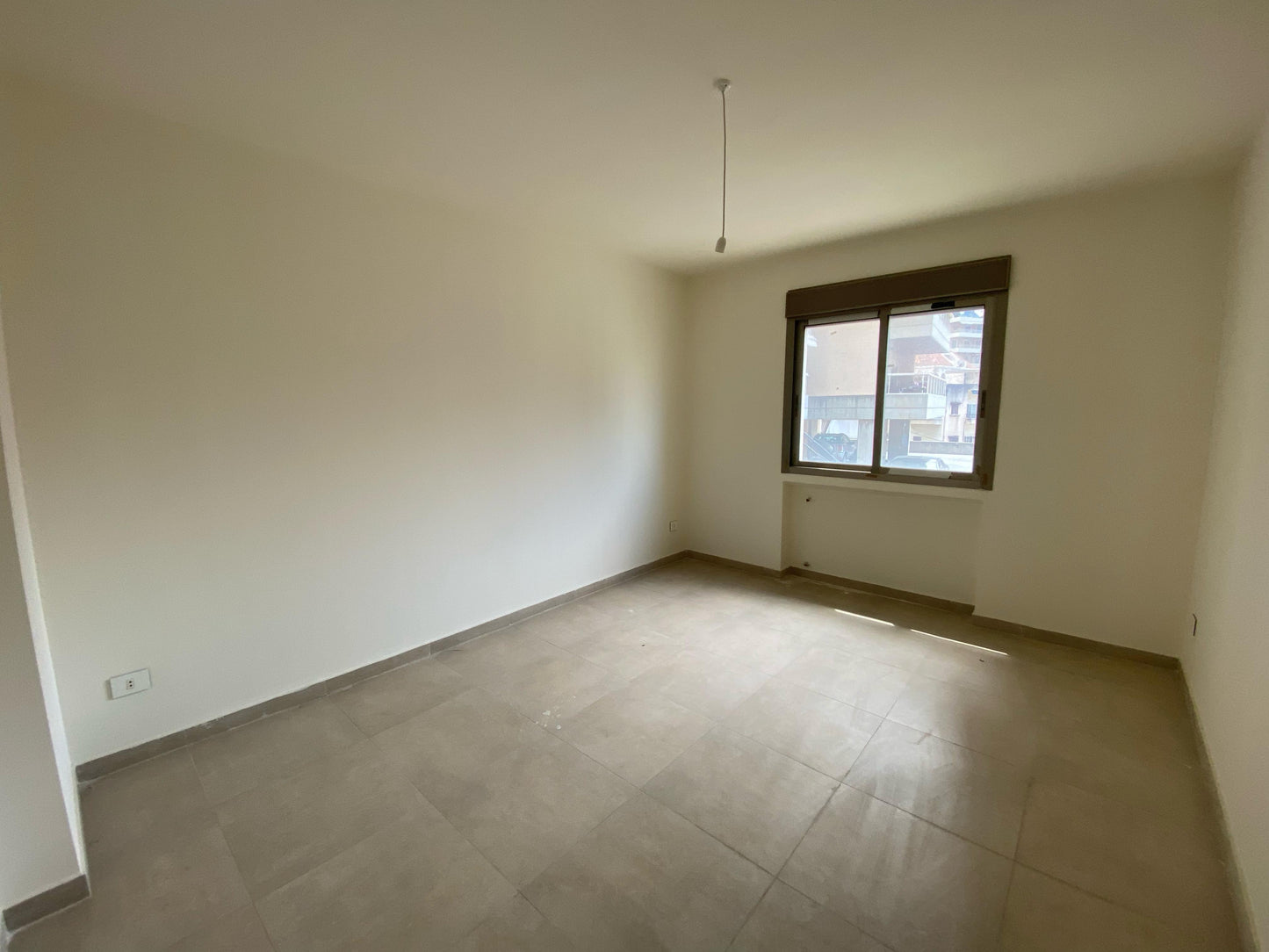 Apartment for sale in Haret Sakher - شقة للبيع في حارة صخر GM100YA