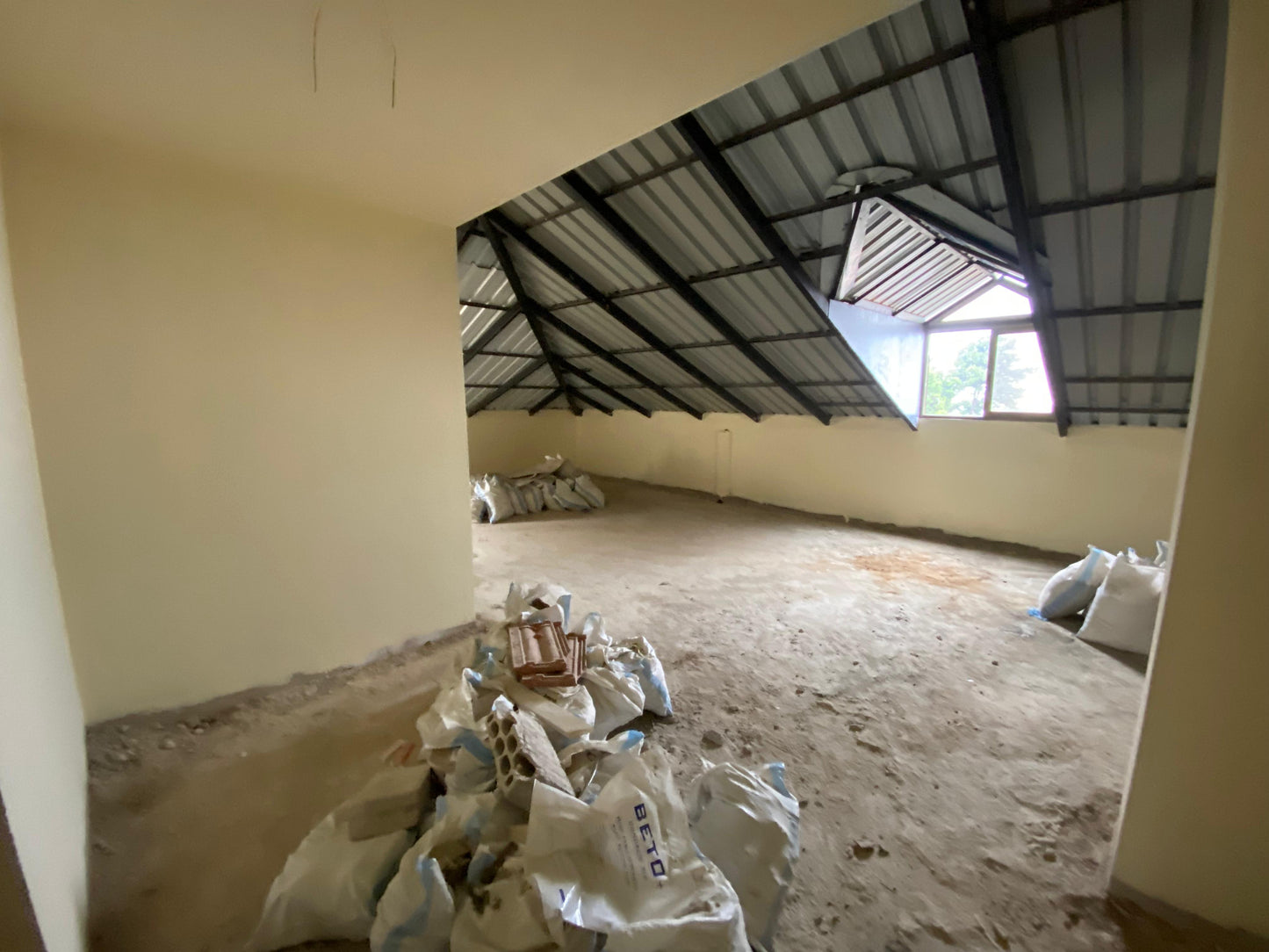 Duplex for sale in Halat - دوبلكس للبيع في حالات GM104YA