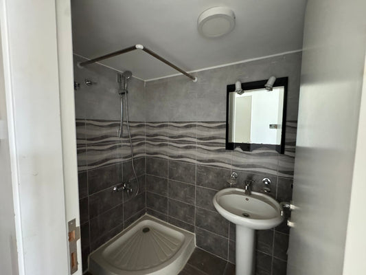 Apartment for sale in Sed El Baouchrieh - شقة للبيع في سد البوشرية GM314R