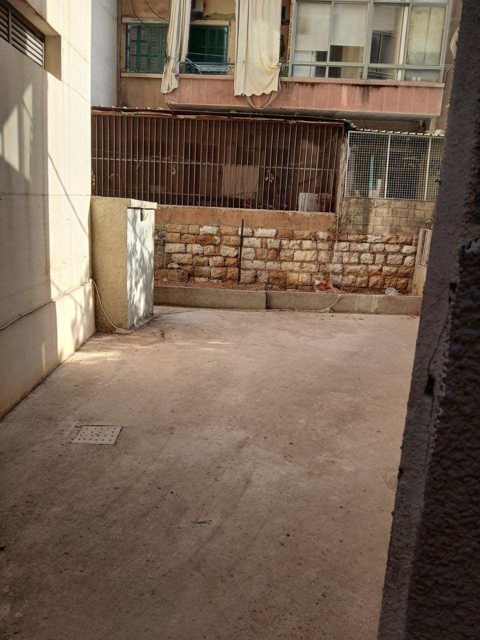 Apartment for rent Achrafieh - شقة للإيجار في الأشرفية GM103AD