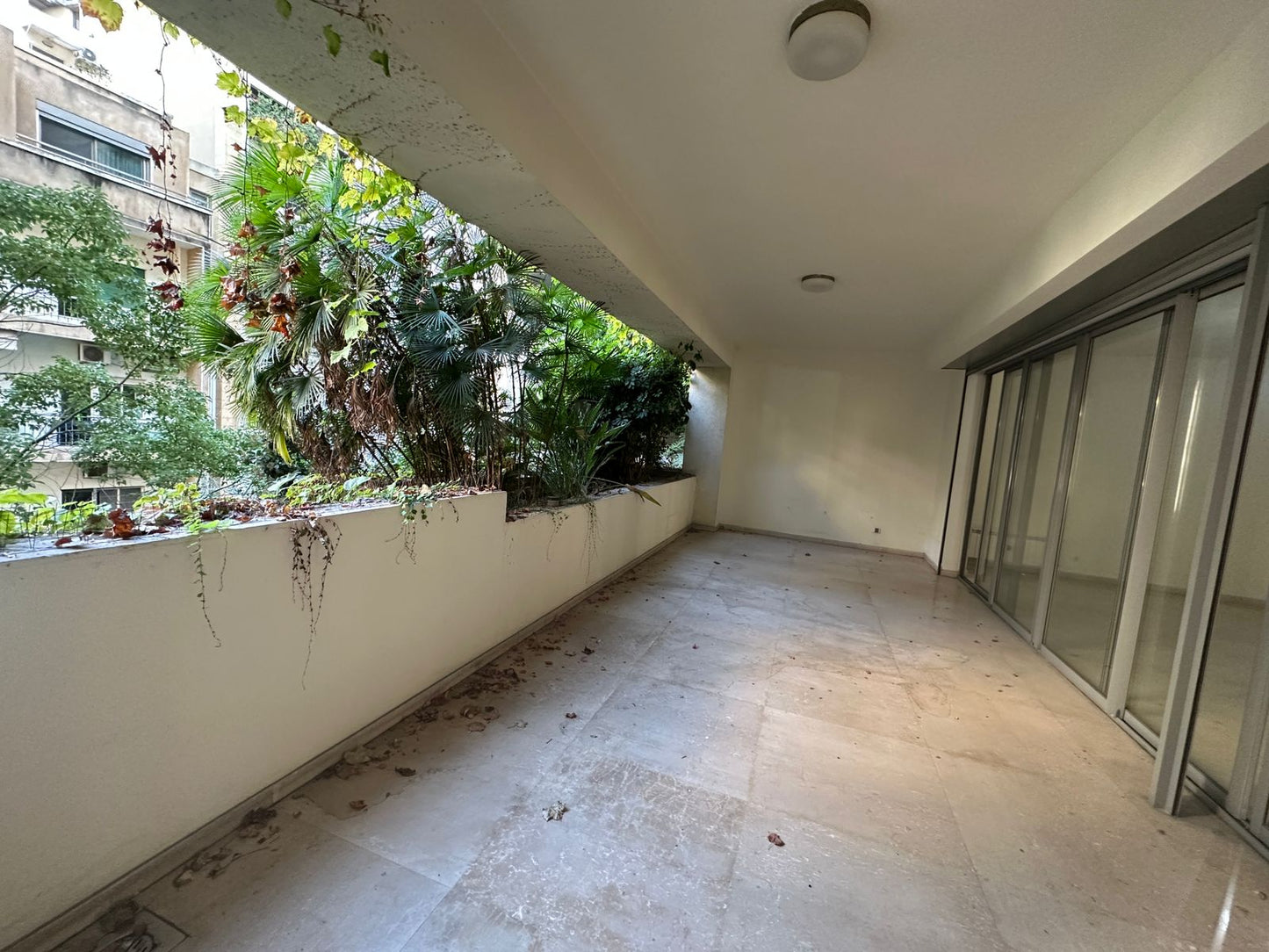 Apartment for rent in Achrafieh - شقة للإيجار في الأشرفية GM105AD