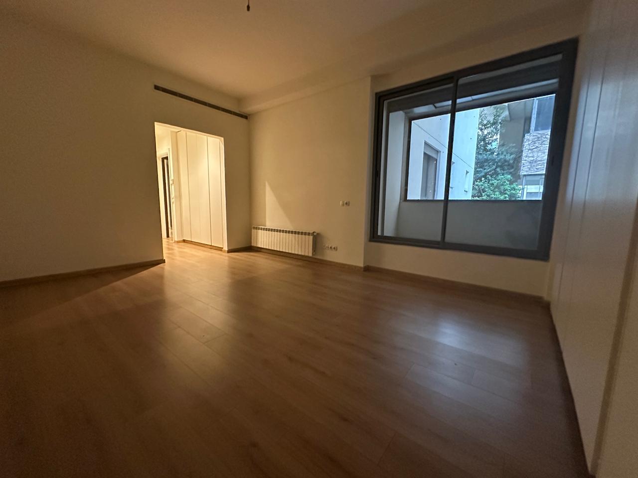 Apartment for rent in Achrafieh - شقة للإيجار في الأشرفية GM105AD