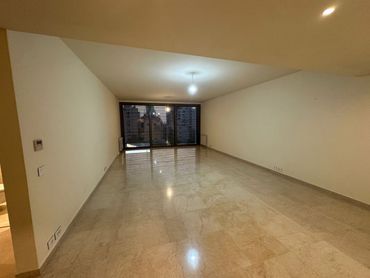 Apartment for rent in Achrafieh - شقة للإيجار في الأشرفية GM106AD