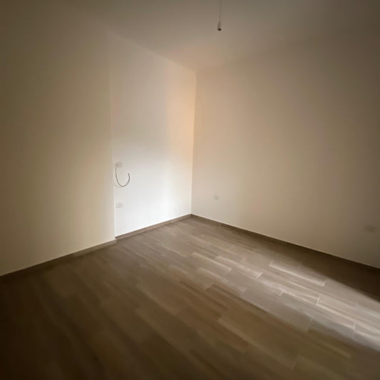 Apartment for sale in Halat - شقة للبيع في حالات GM106YA