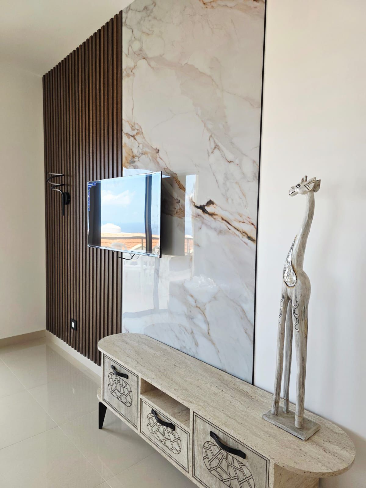 Apartment for sale in Halat - شقة للبيع في حالات GM111YA