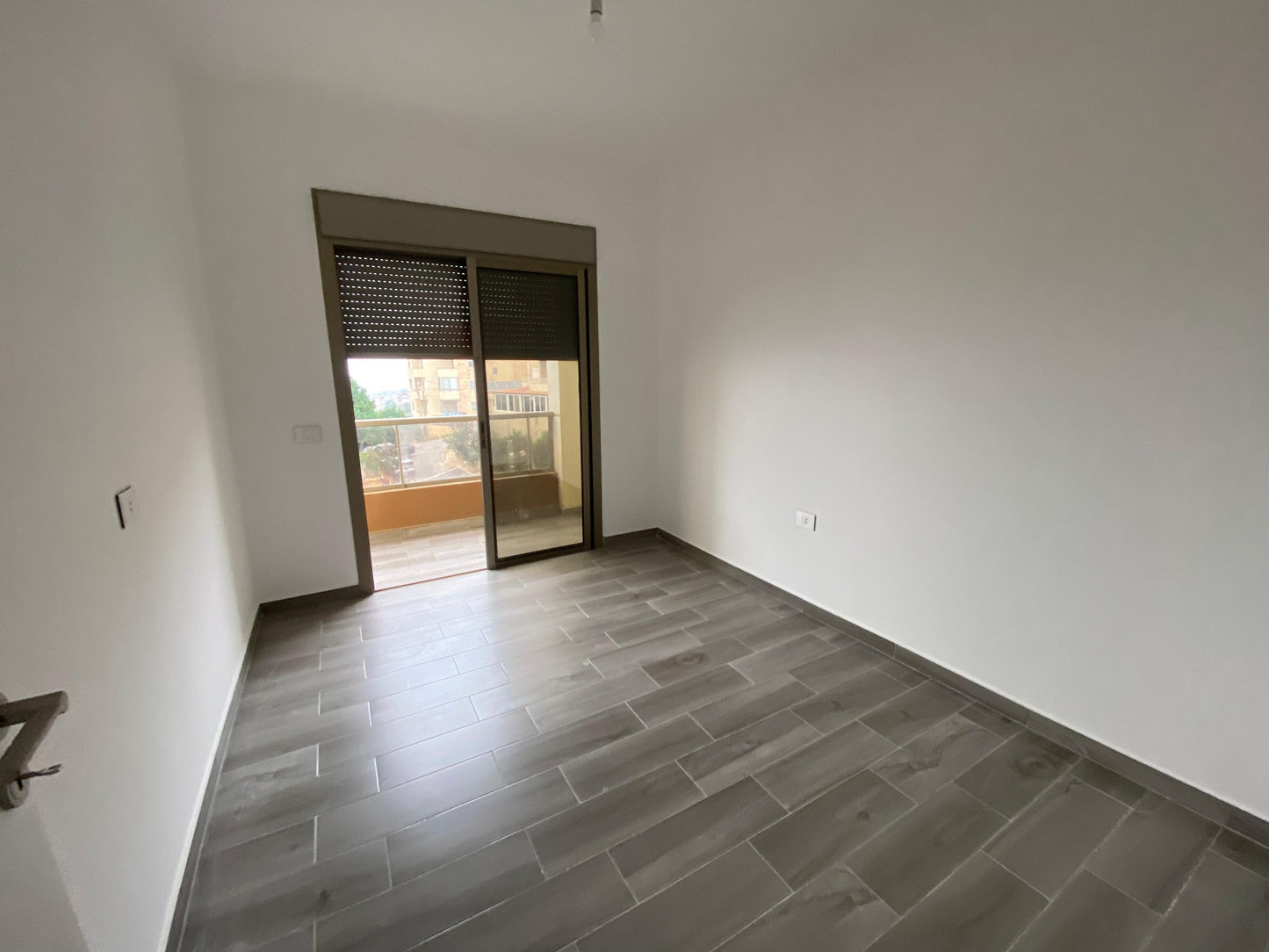 Apartment for sale in Halat - شقة للبيع في حالات GM112YA