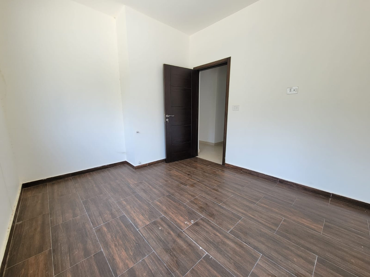 Apartment for sale in Halat - شقة للبيع في حالات GM109CD